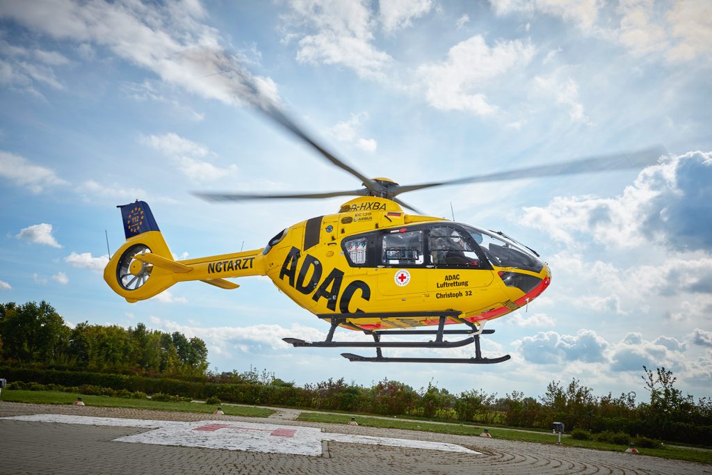 Der ADAC Rettungshubschrauber hebt ab