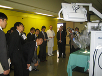 praesentation-des-da-vinci-op-roboters-fuer-die-besucher-der-japanischen-delegation-b9