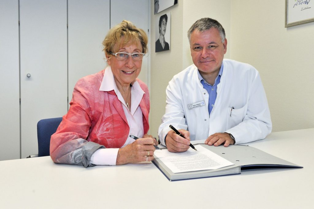 Eva Straub, stellvertretende Vorsitzende des Vereins Insel e.V. und Prof. Dr. Thomas Pollmächer