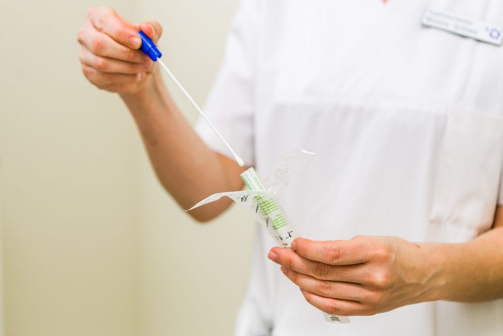 Tupfer zur Entnahme von Abstrichen an unterschiedlichen Orten, um Bakterien wie z.B. MRSA, und andere Keime, nachzuweisen.