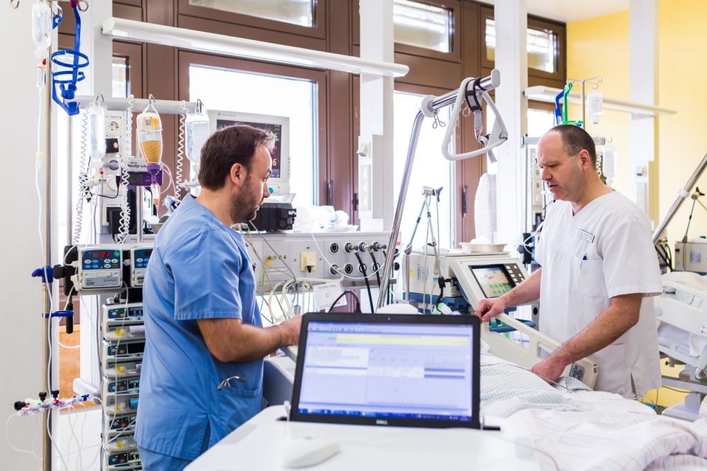 Ein Bild einer Intensivstation im Klinikum Ingolstadt