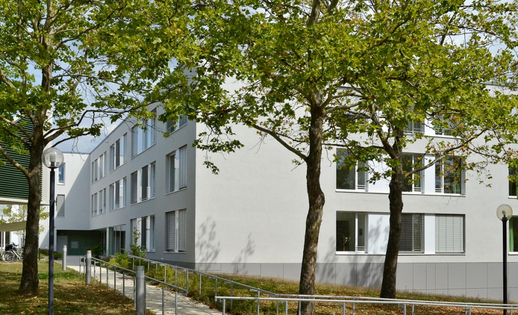 Eine Seitenansicht des Anna Ponschab Hauses