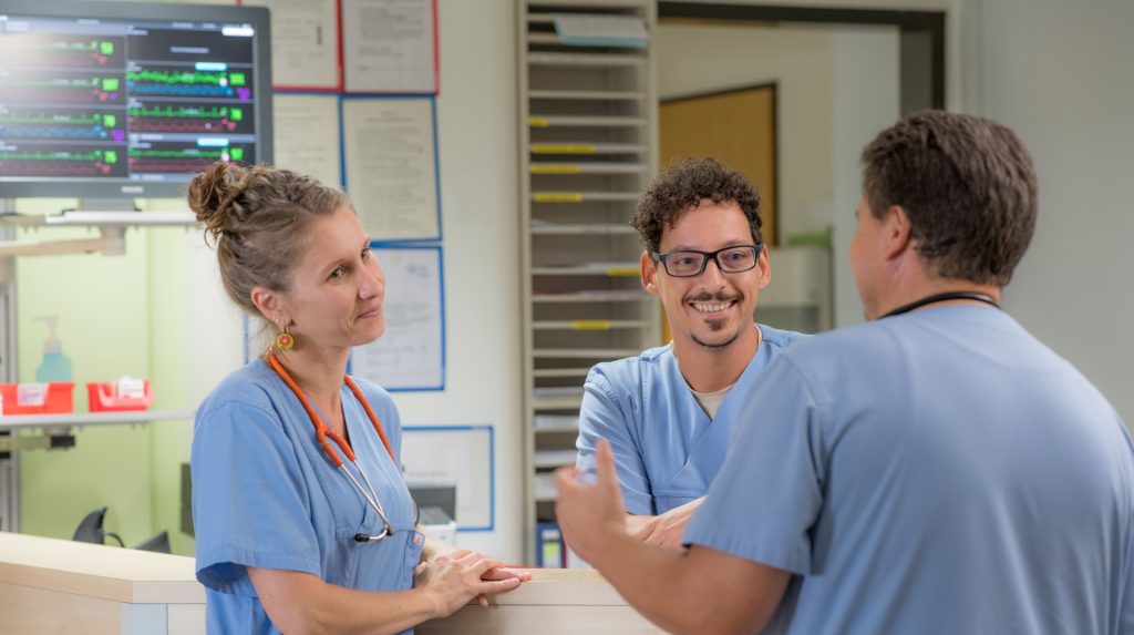 Mitarbeiter der Intensivstation im Gespräch