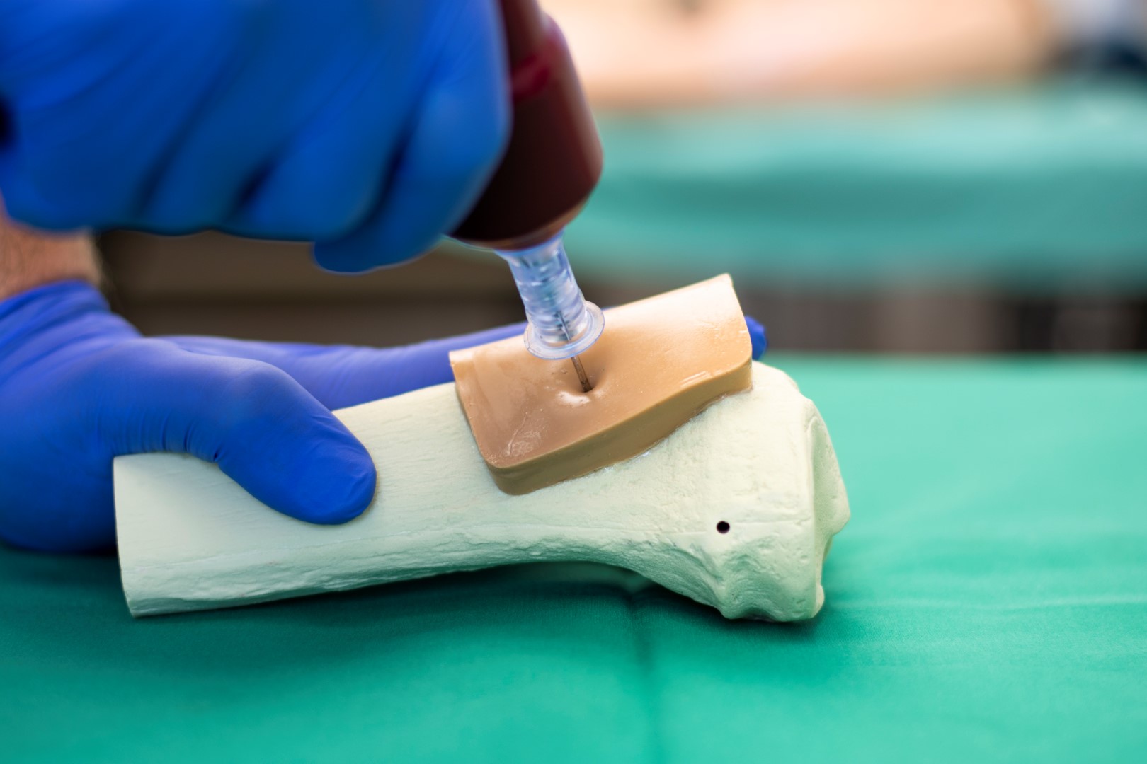 Knochenbohren am Modell