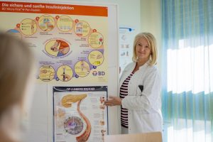 Anette Stromereder erklärt, welche Lebensmittel, welchen Einfluss auf den Körper haben.