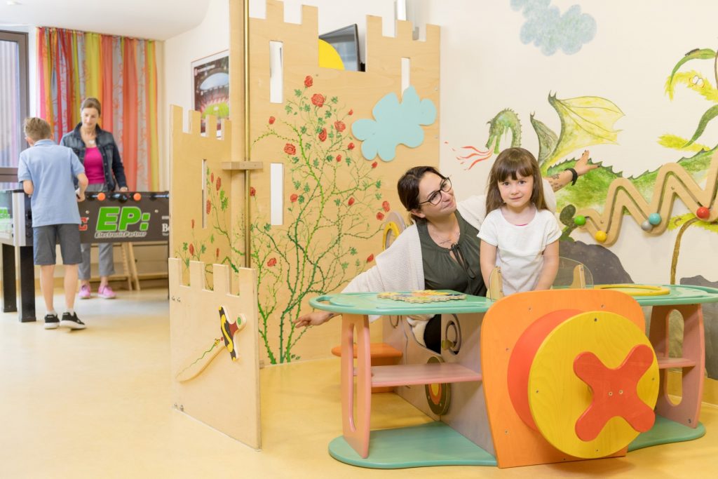 Spielzimmer auf Station 52 im Klinikum Ingolstadt (2)