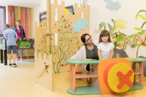 Spielzimmer auf Station 52 im Klinikum Ingolstadt (2)